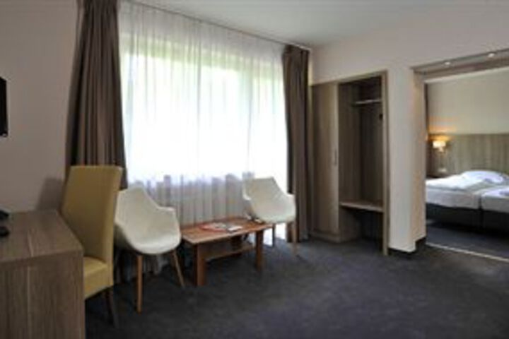 Room 10 of 15