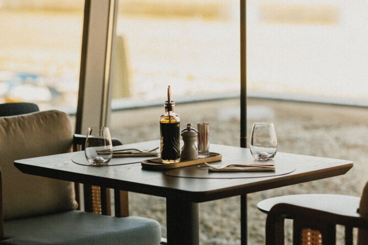 Dining 37 of 58