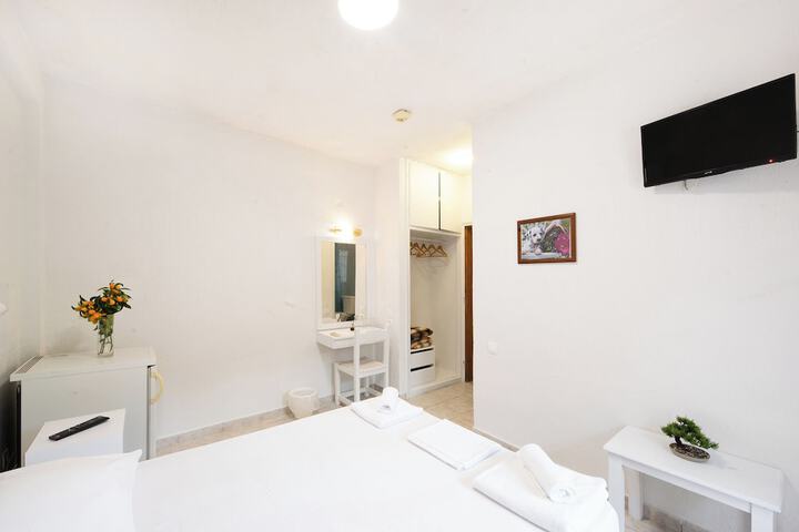 Room 16 of 44