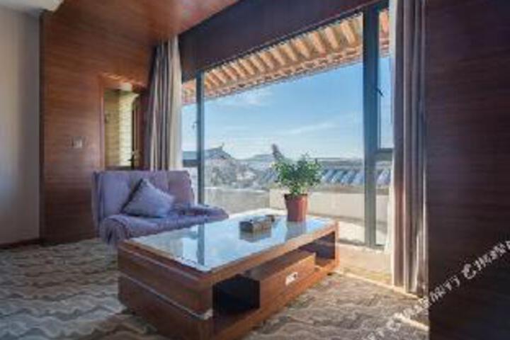 Tengchong Heshun Yiya Holiday Inn