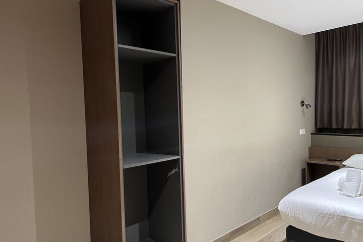 Room 22 of 34