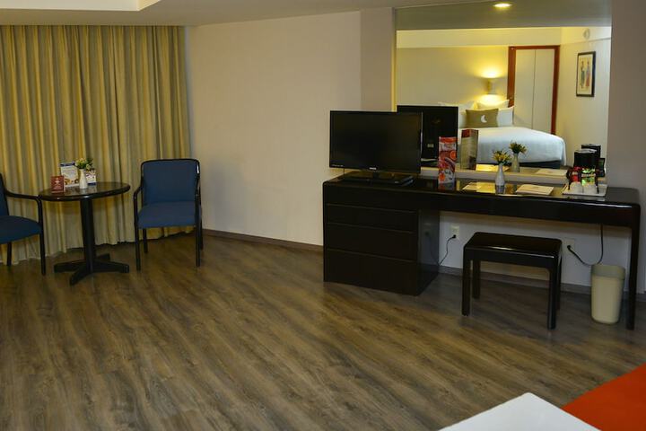 Room 25 of 221