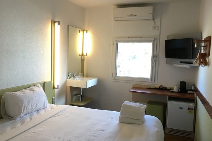 Room 21 of 32