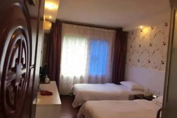 Room 3 of 8
