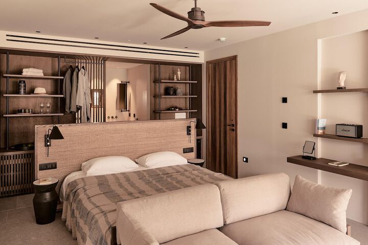 Room 40 of 166