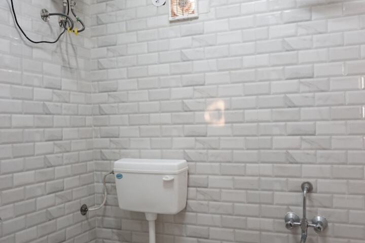 Room 16 of 16