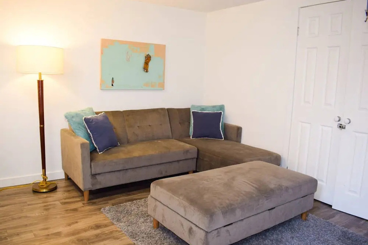 Convenient 1 Bedroom Lower Level Suite