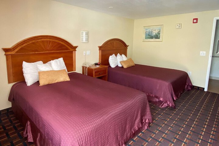 2 Queen Beds Accessible (11 of 17)