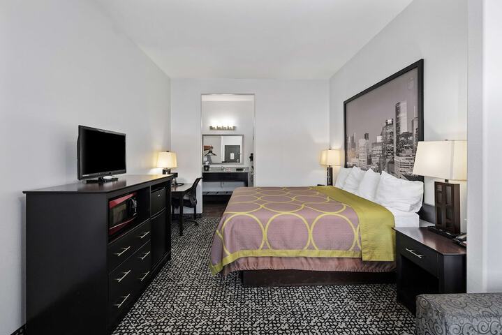 Room 18 of 38