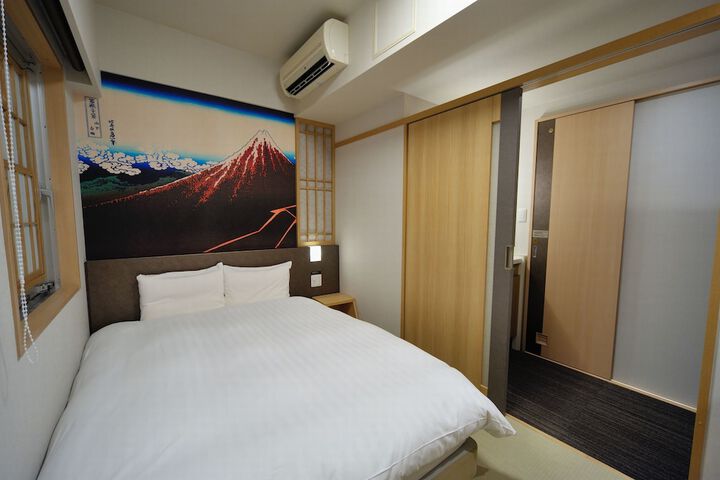 Room 15 of 93