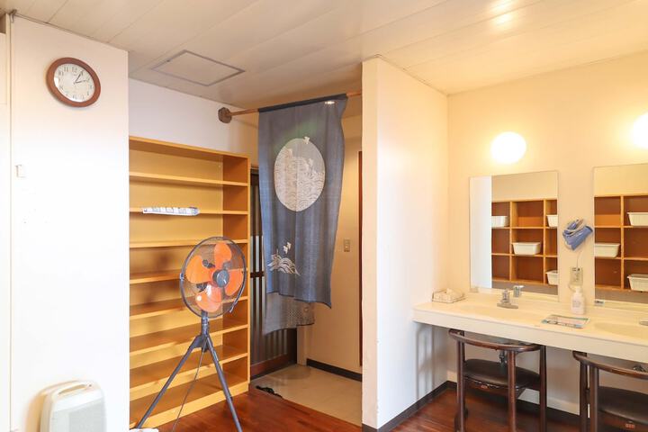 Room 30 of 77