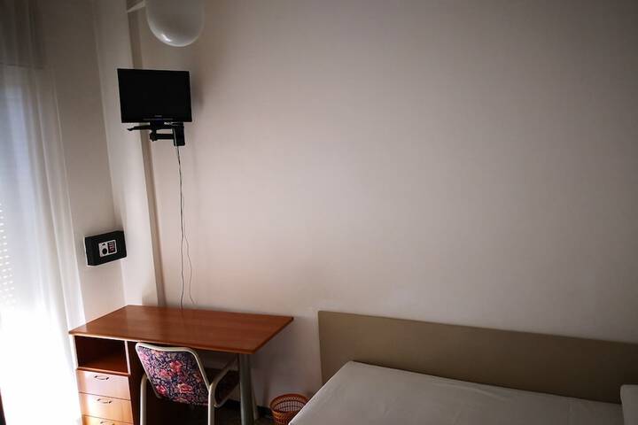 Room 4 of 24