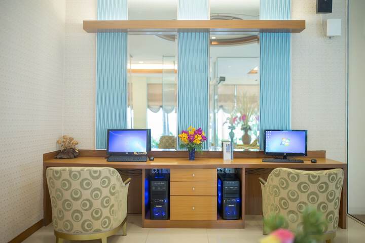 Business Center 53 of 65