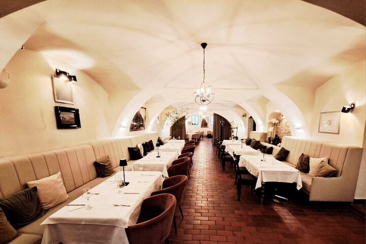 Dining 14 of 21