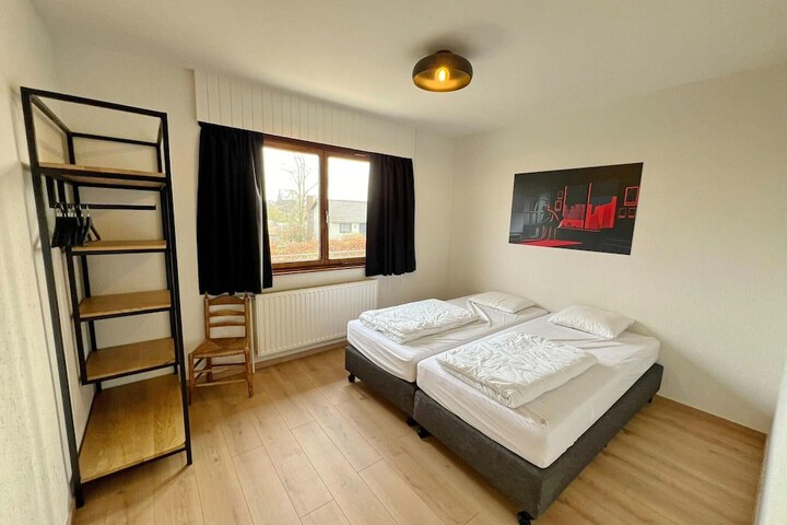 Room 2 of 44