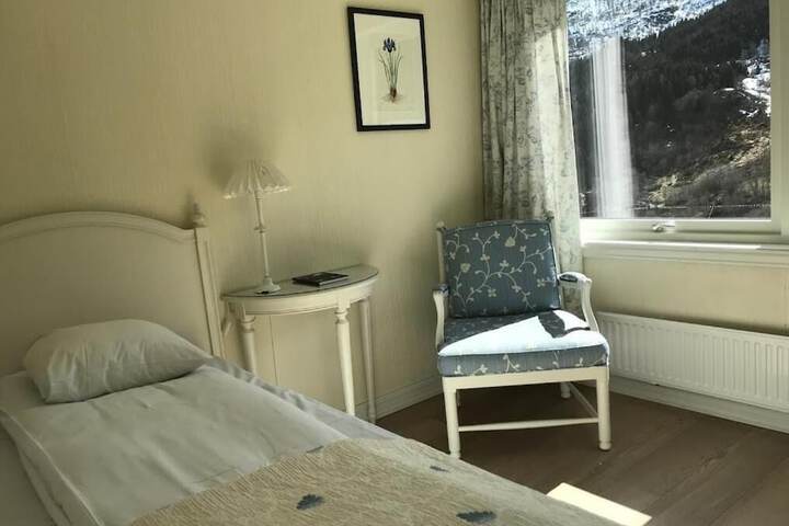 Room 20 of 48