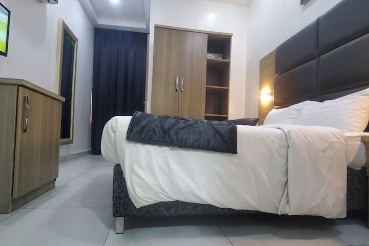 Room 30 of 79