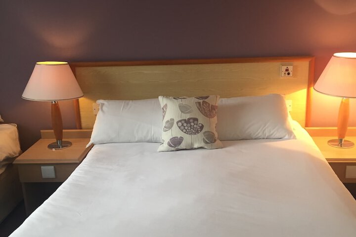 Room 9 of 34