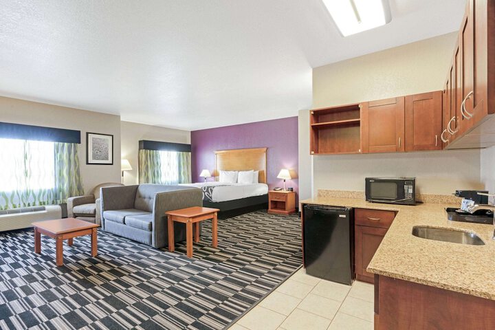 Room 22 of 38