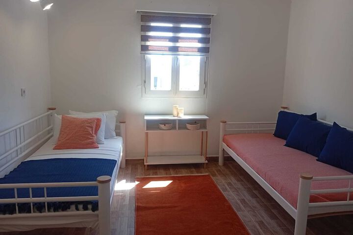 Room 10 of 27