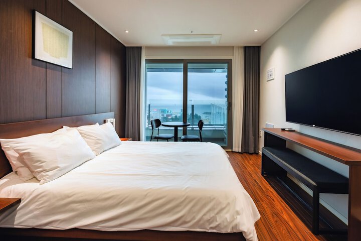 Room 3 of 46