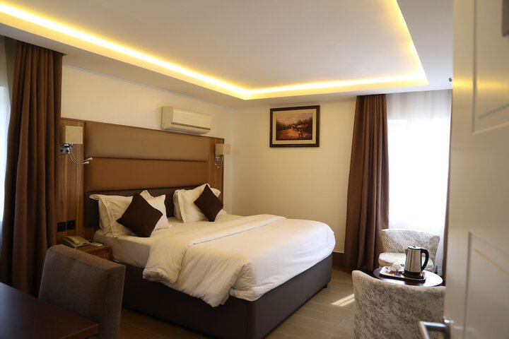 Room 14 of 27