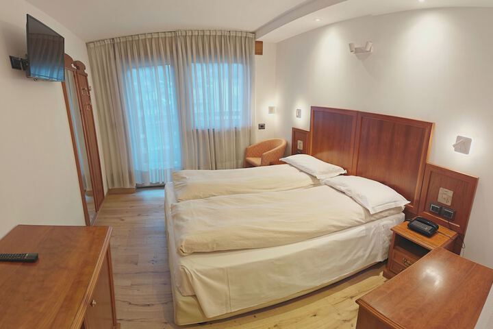 Room 25 of 53
