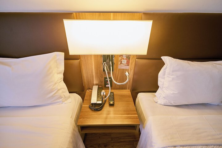 Room 40 of 102
