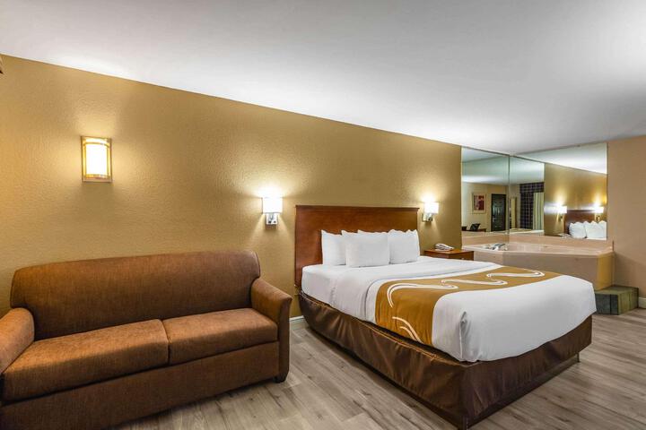 1 King Bed (3 of 33)