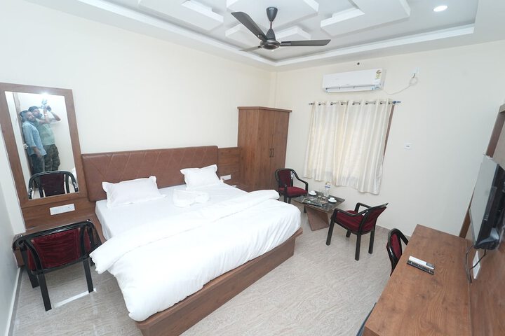 Room 16 of 34