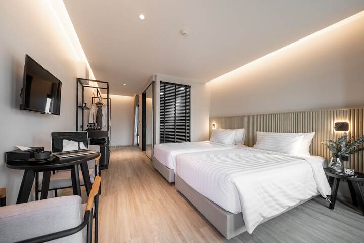 Room 46 of 157