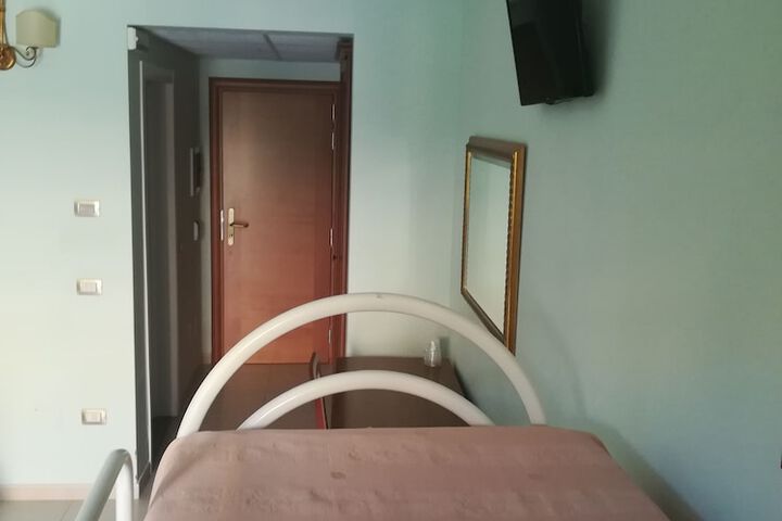 Room 33 of 33