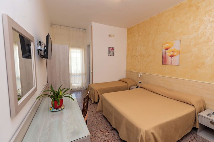 Room 30 of 99