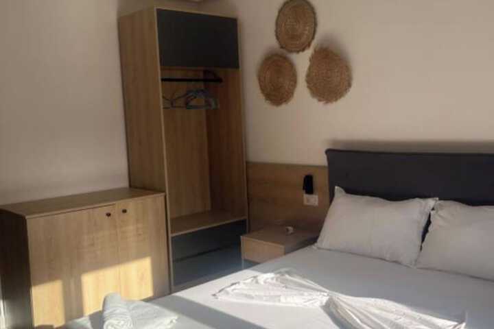 Room 2 of 67