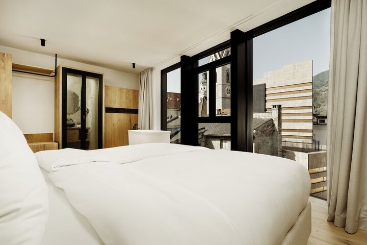 Room 34 of 83