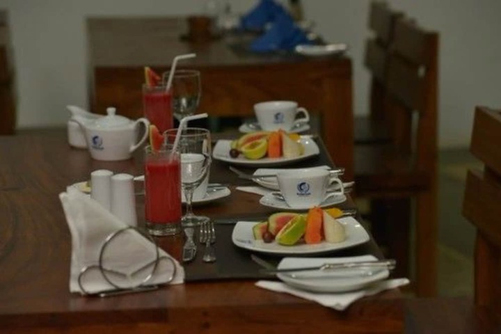 Dining 19 of 36