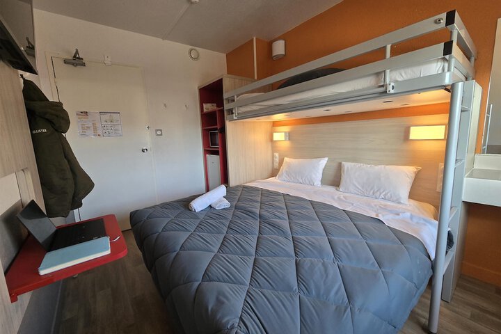 Room 17 of 43