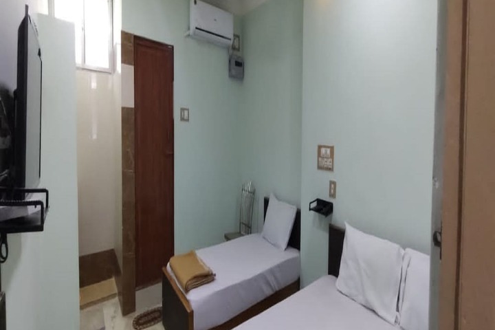 Room 14 of 27