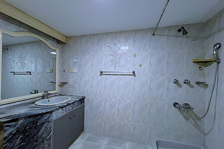 Room 43 of 77