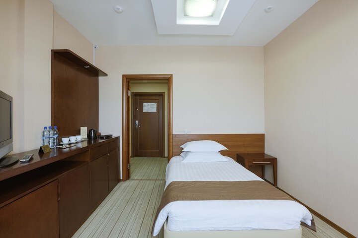 Room 5 of 74