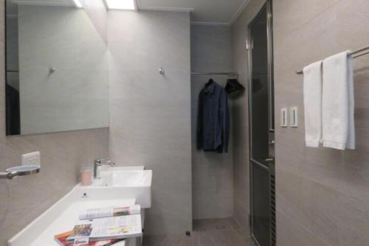 Room 3 of 29