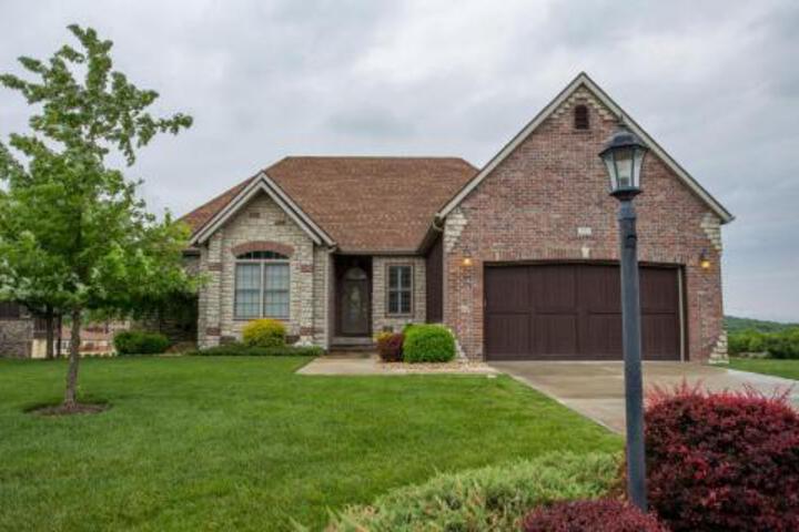 Blissful Retreat Home in Hollister, MO