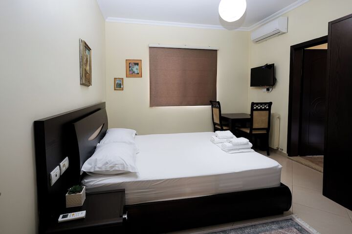 Room 9 of 24