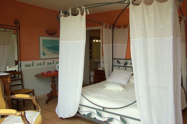 Room 5 of 86