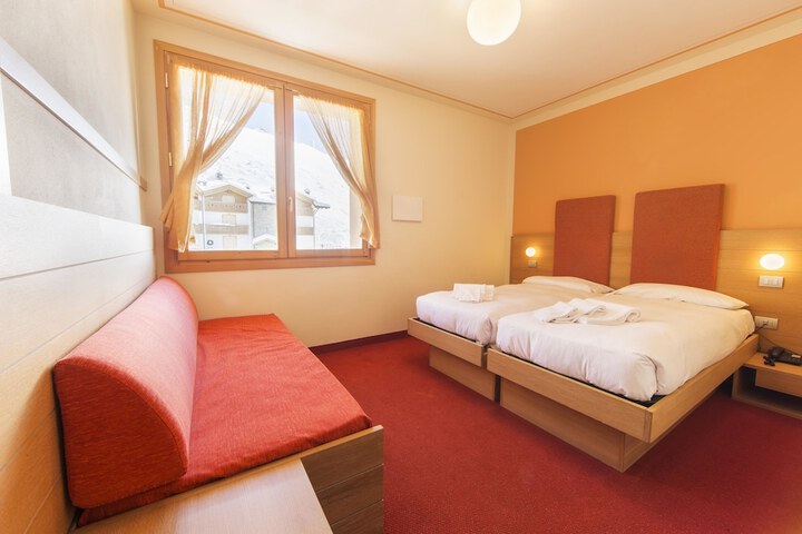 Room 10 of 15