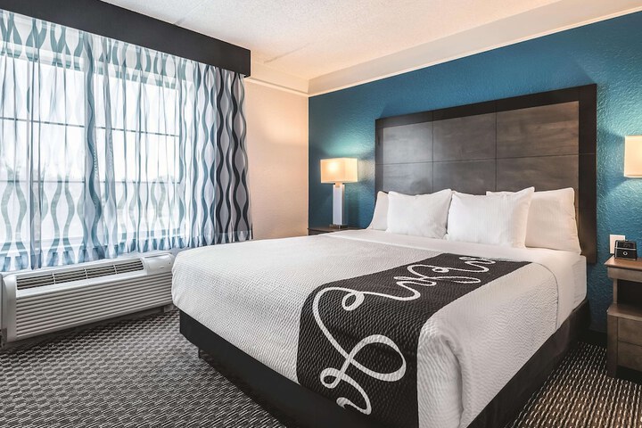 1 King Bed (7 of 22)