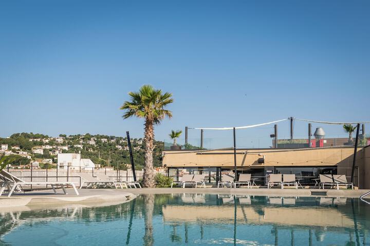 Pool 43 of 98