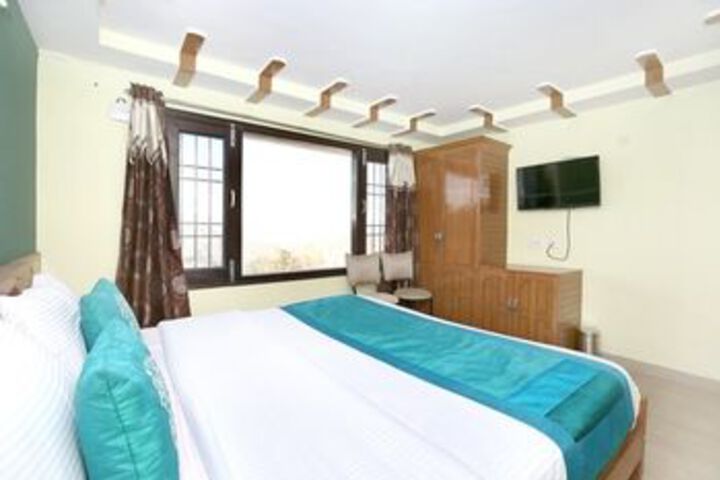 Room 9 of 16
