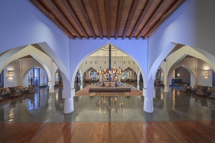 Entrance & Lobby