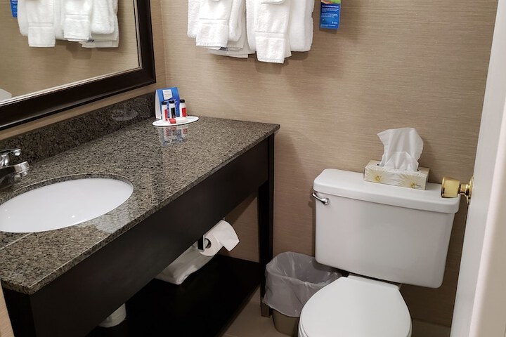 Room 32 of 44
